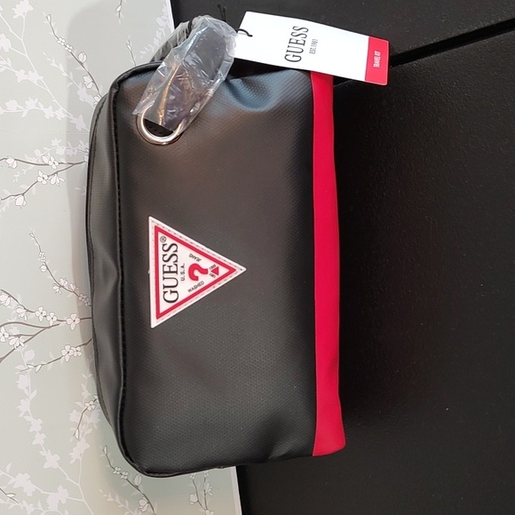 Guess And Flagship Travel Bags - Picture 5 of 11